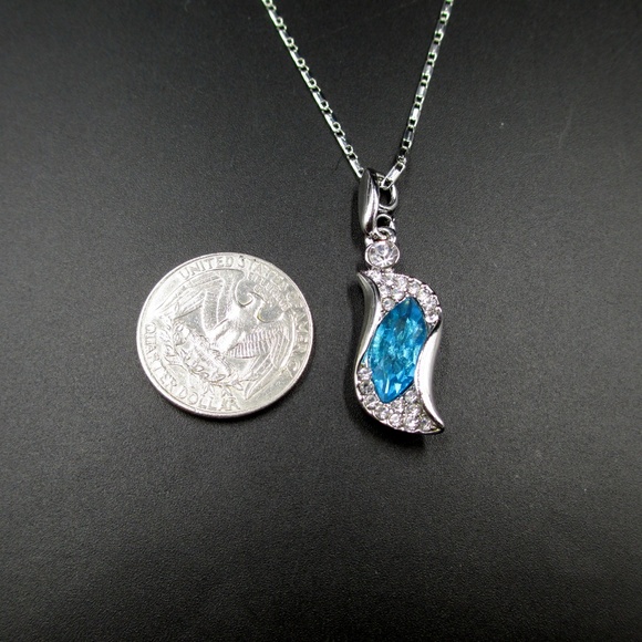 20" Silver Clear & Blue Crystal Pendant Necklace - Picture 4 of 7